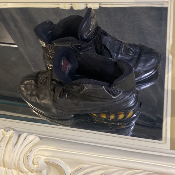 Michael Vick basketball shoes - Picture 2 of 6